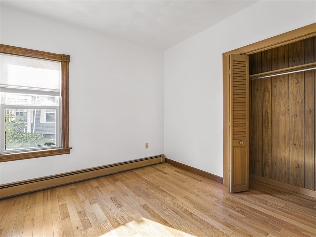 Taunton, Massachusetts 02780, United States, 8 Bedrooms Bedrooms, ,3 BathroomsBathrooms,Residential,Pending,211566