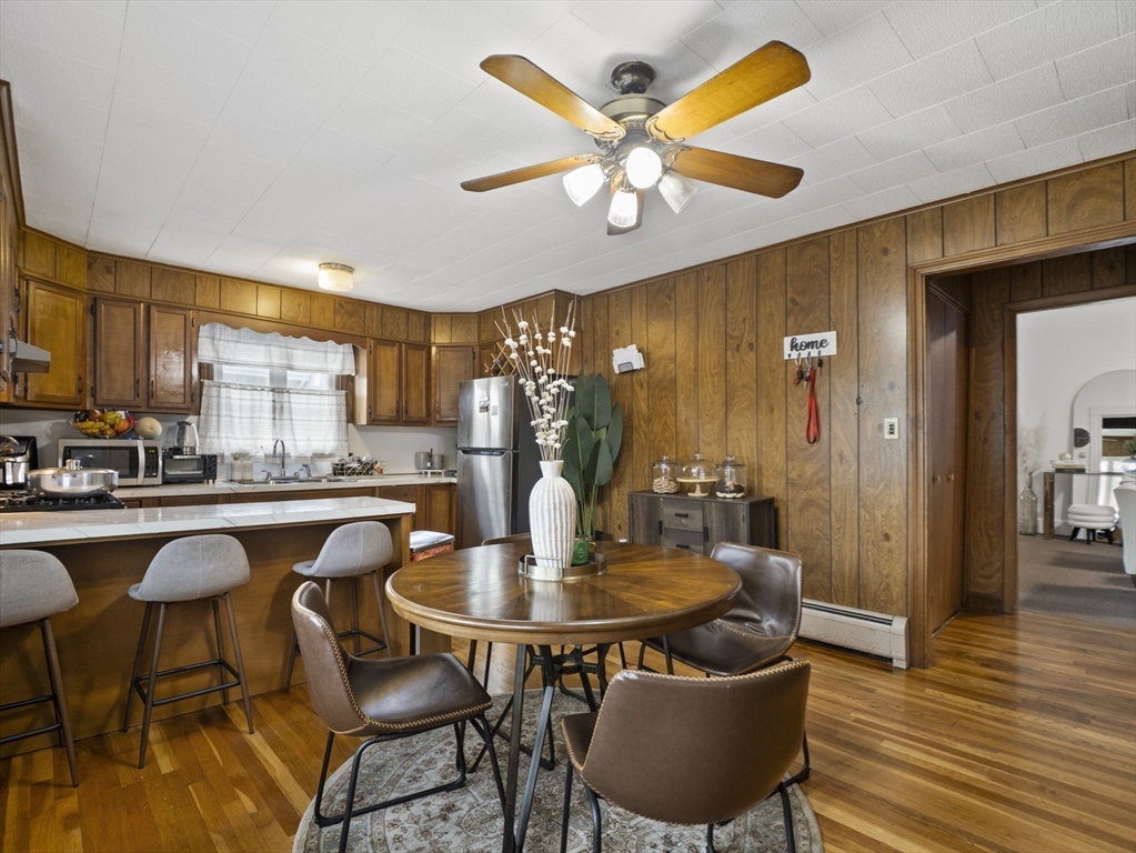 Taunton, Massachusetts 02780, United States, 8 Bedrooms Bedrooms, ,3 BathroomsBathrooms,Residential,Pending,211566