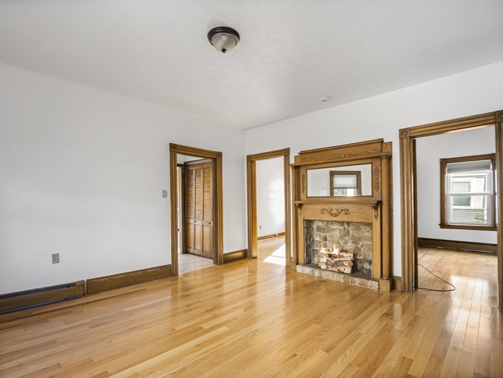 Taunton, Massachusetts 02780, United States, 8 Bedrooms Bedrooms, ,3 BathroomsBathrooms,Residential,Pending,211566