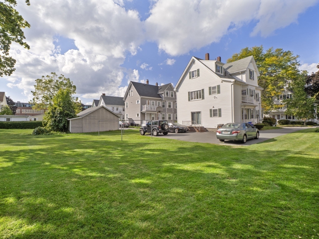 Taunton, Massachusetts 02780, United States, 8 Bedrooms Bedrooms, ,3 BathroomsBathrooms,Residential,Pending,211566