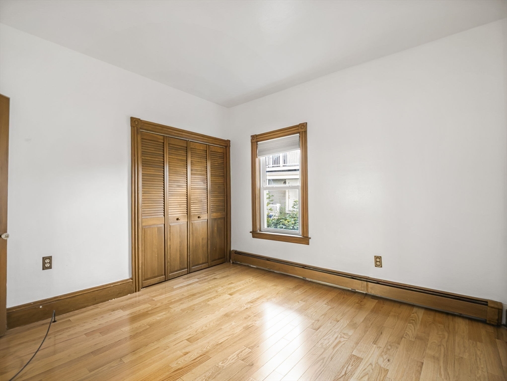 Taunton, Massachusetts 02780, United States, 8 Bedrooms Bedrooms, ,3 BathroomsBathrooms,Residential,Pending,211566