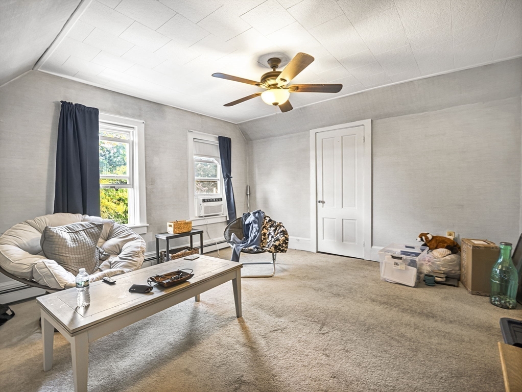 Taunton, Massachusetts 02780, United States, 8 Bedrooms Bedrooms, ,3 BathroomsBathrooms,Residential,Pending,211566