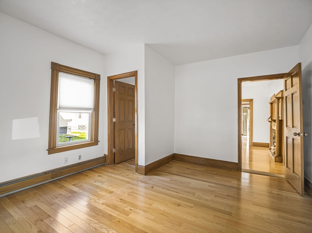 Taunton, Massachusetts 02780, United States, 8 Bedrooms Bedrooms, ,3 BathroomsBathrooms,Residential,Pending,211566