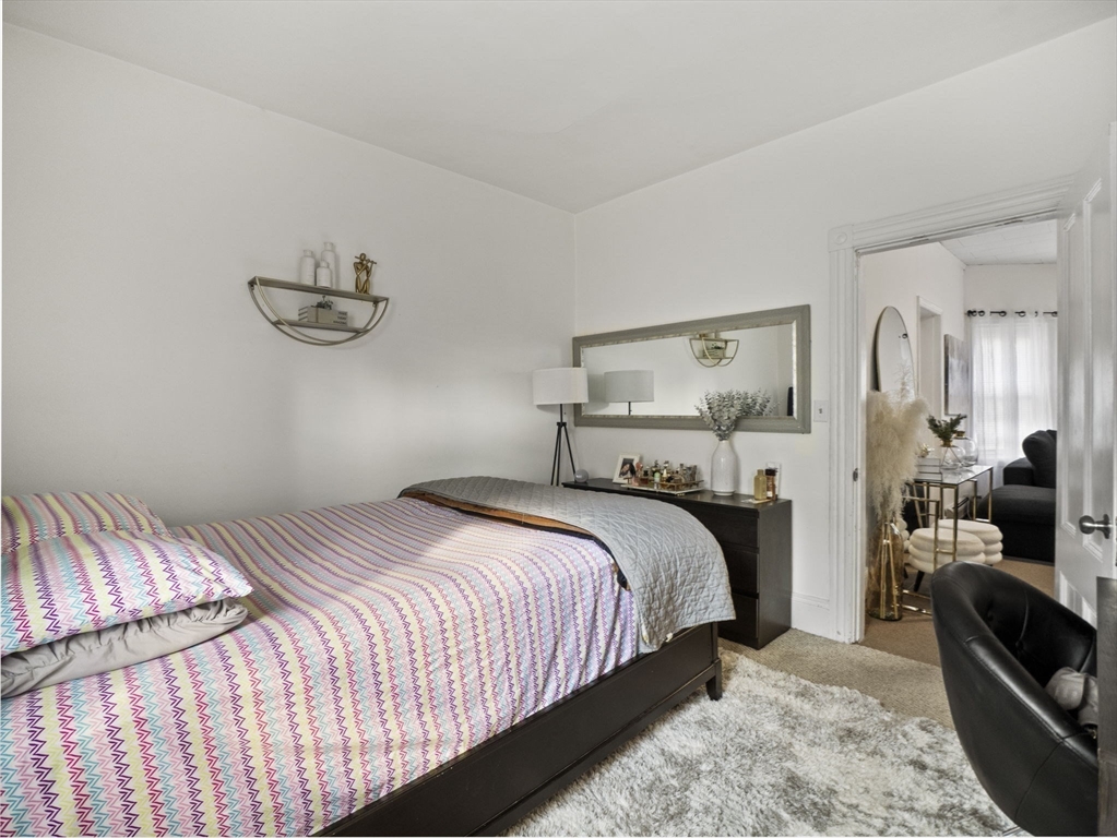 Taunton, Massachusetts 02780, United States, 8 Bedrooms Bedrooms, ,3 BathroomsBathrooms,Residential,Pending,211566