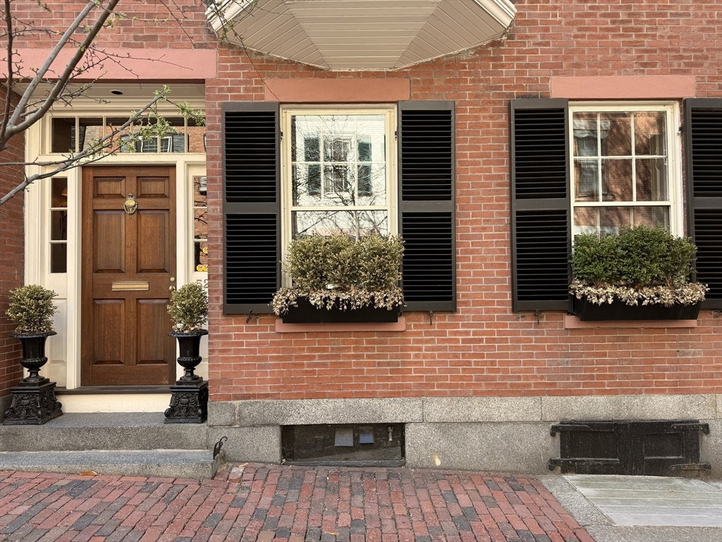52 Pinckney St