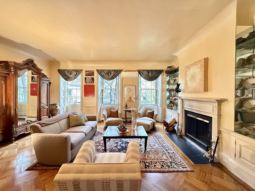 52 Pinckney St