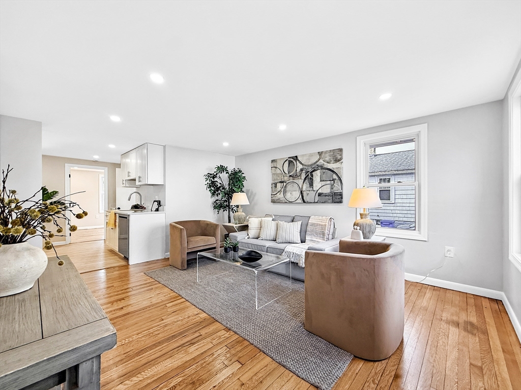 87 Arborway Dr