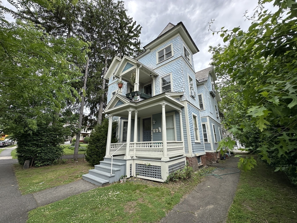 19 Trumbull Rd