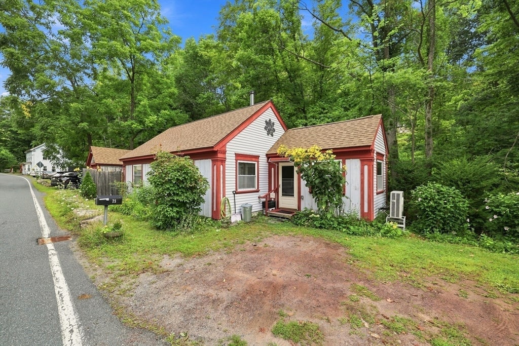 Photo of 25 North St, Erving, MA