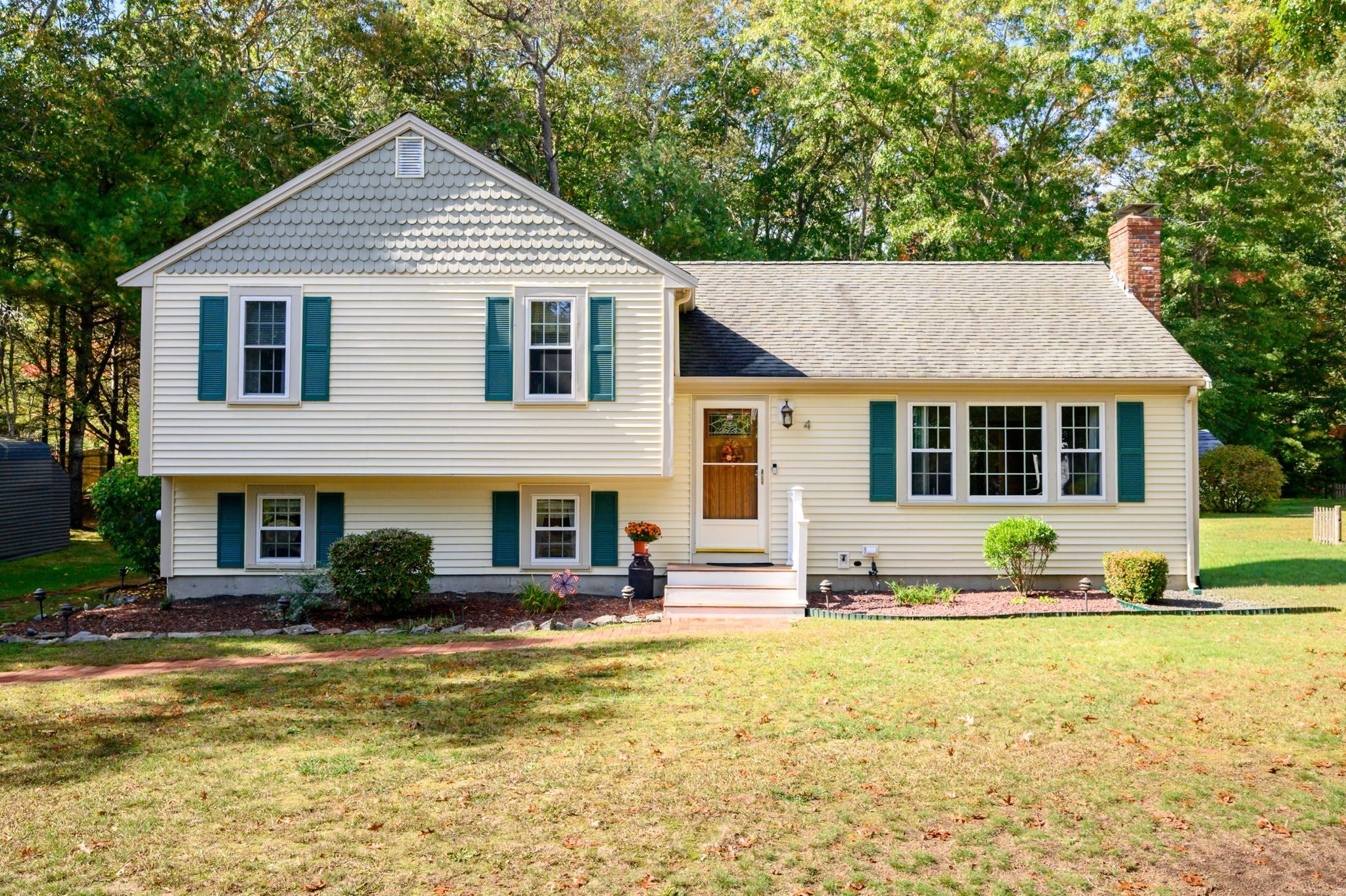 4 Charlotte Dr