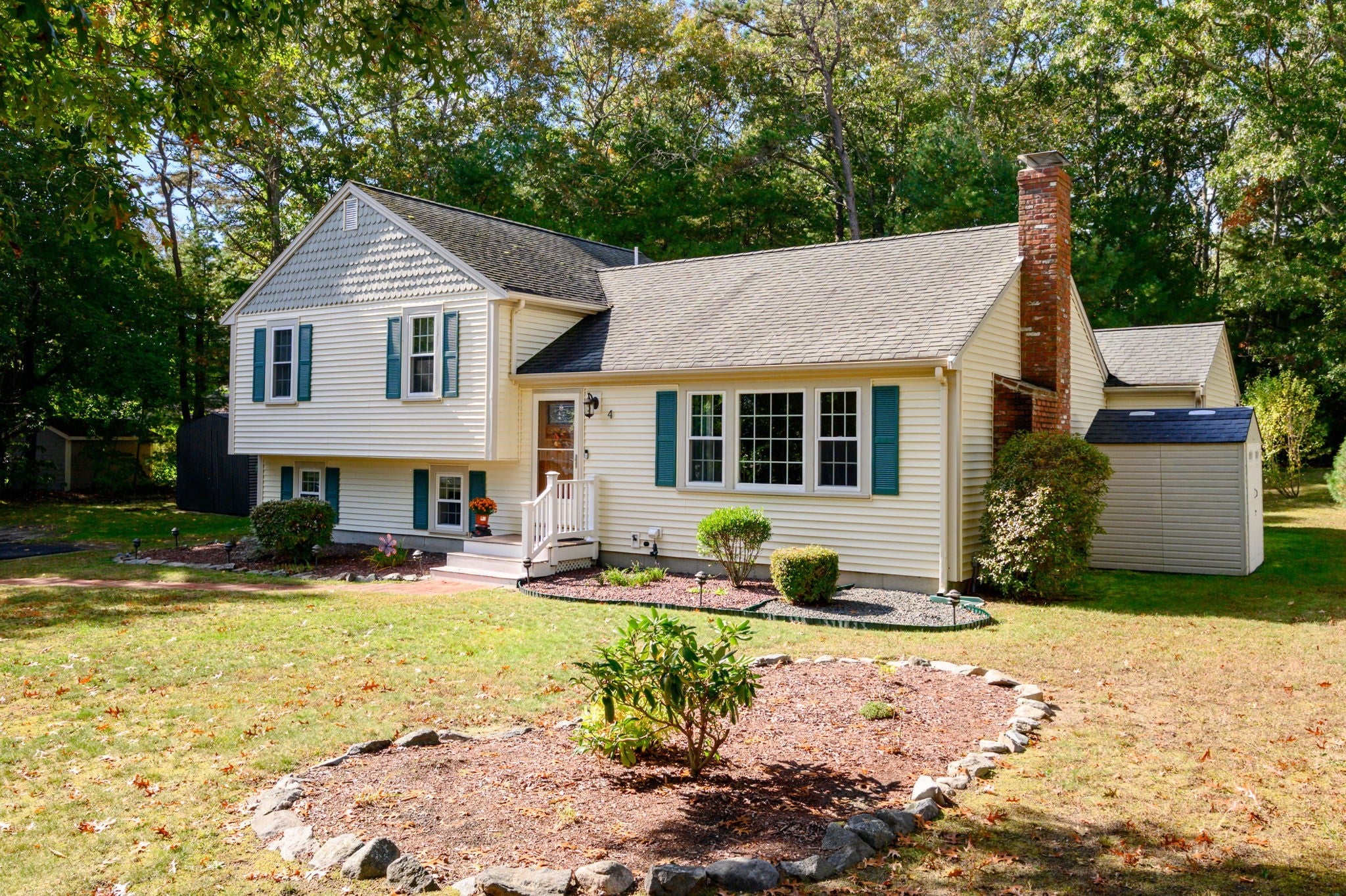 4 Charlotte Dr