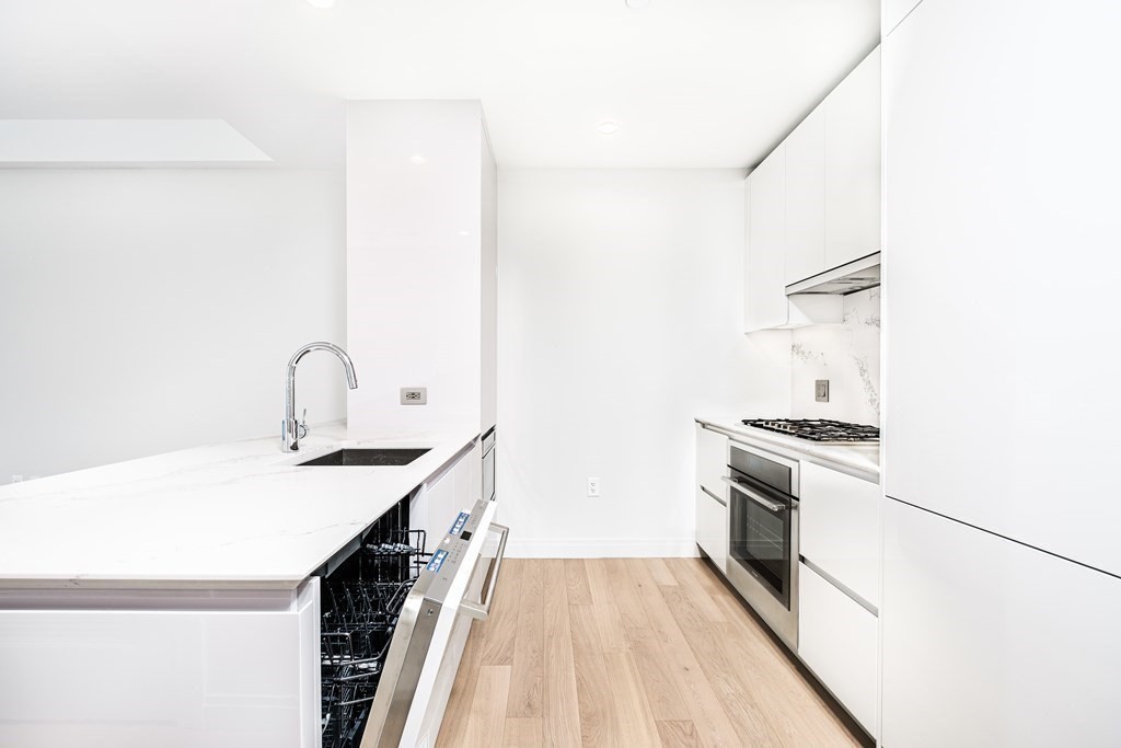 133 Seaport Blvd 1112