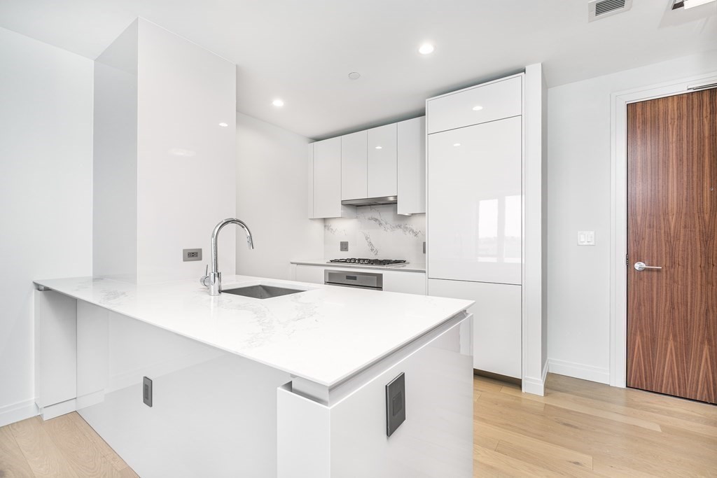 133 Seaport Blvd 1112
