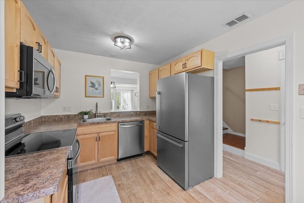 4 Apple Tree Hill Road #4, Hopkinton, MA Photo #6