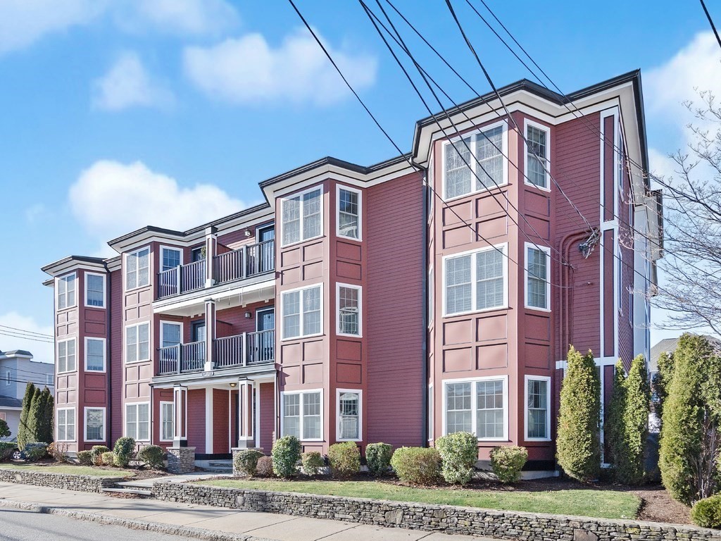Photo 1 of 34 — 32 Common Street 2-3, Waltham, MA 02451