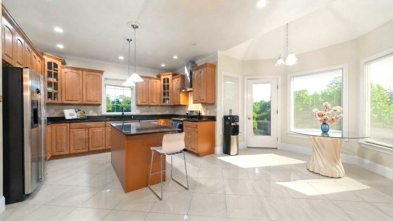 33 Woodland Ave, Saugus, MA, 33 Woodland Ave, Saugus, MA Photo #3
