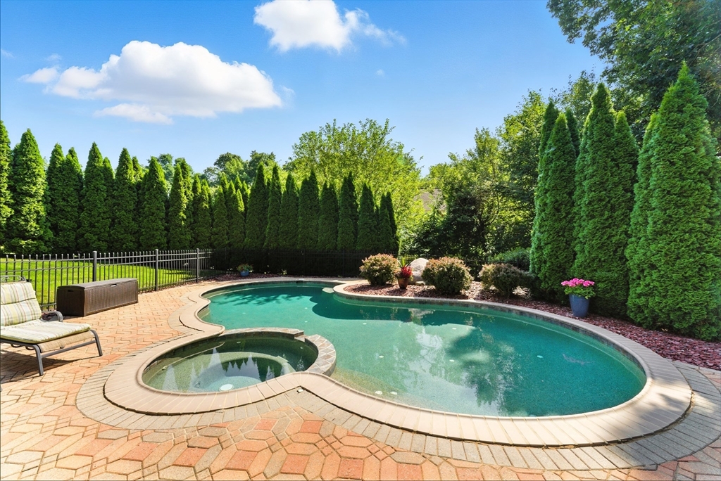 238 Elizabeth Dr
