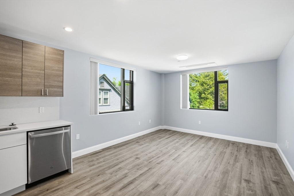 632 Centre St #203, Boston, MA, 632 Centre St #203, Boston, MA Photo #6