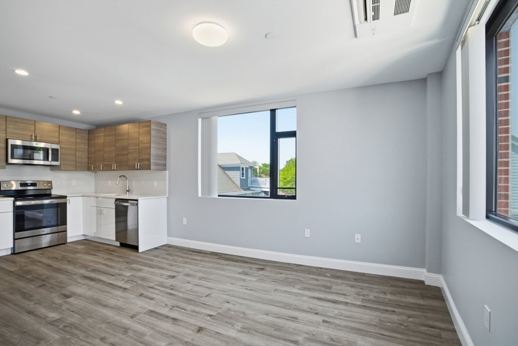 632 Centre St #203, Boston, MA, 632 Centre St #203, Boston, MA Photo #9