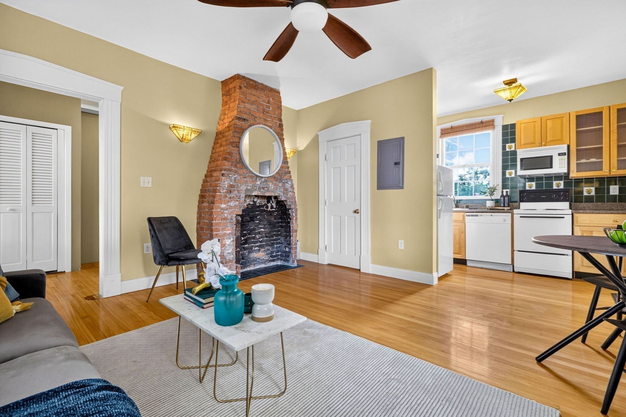122 W Wyoming Ave #C, Melrose, MA Photo #10