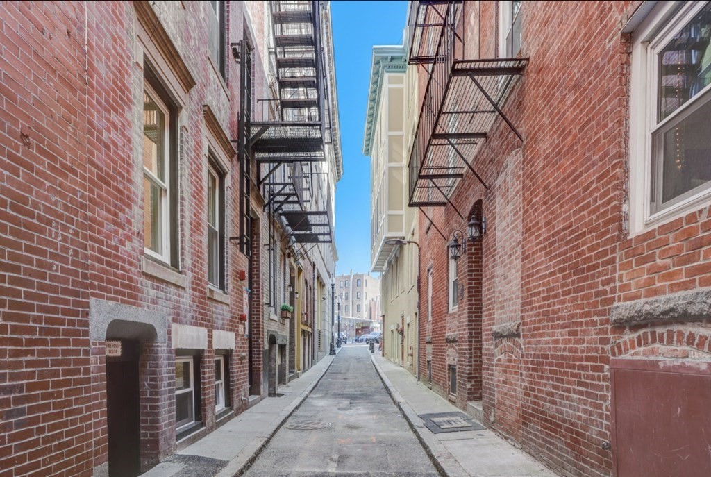 15-19 Bartlett Pl. 1