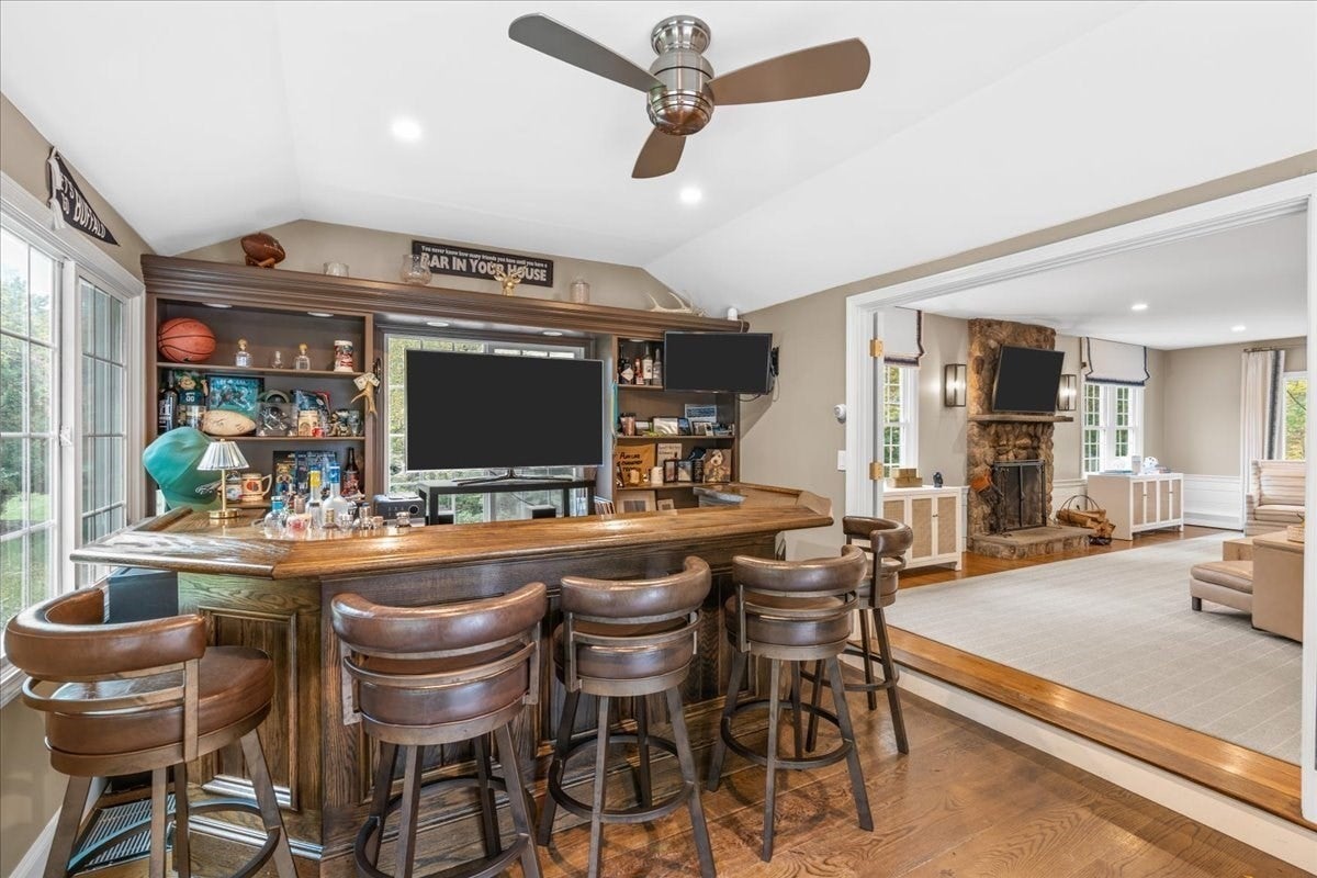 19 Whitney Woods Lane, Cohasset, MA Photo #6