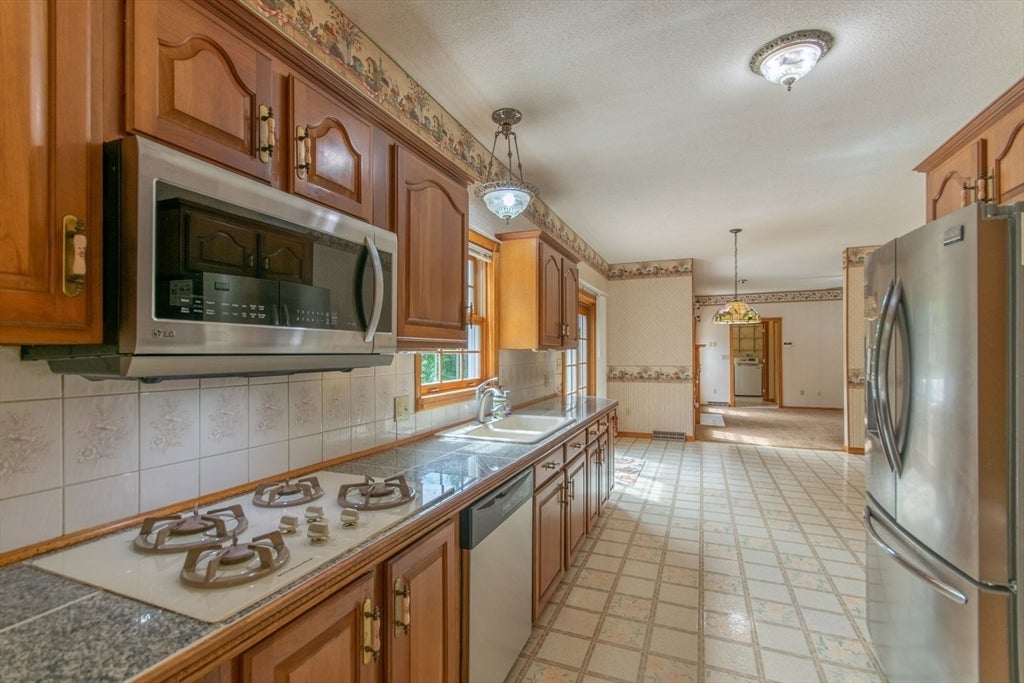 20 Nolan Lane, Agawam, MA Photo #5