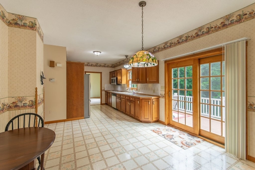 20 Nolan Lane, Agawam, MA Photo #7