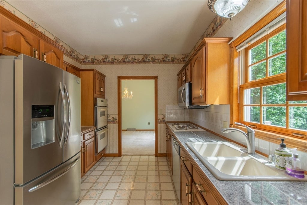 20 Nolan Lane, Agawam, MA Photo #4
