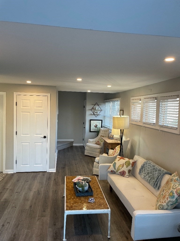 7 Collins Way