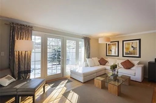 11 Oak Street 2