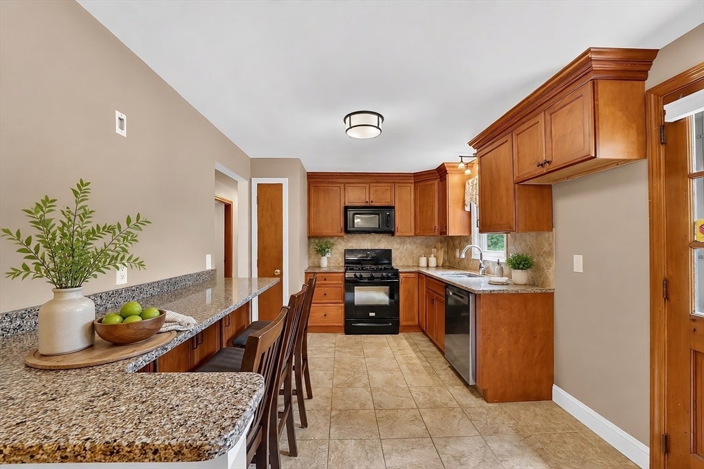 38 Paulson Drive, Burlington, MA, 38 Paulson Drive, Burlington, MA Photo #13