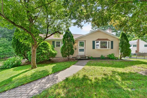 Photo of 38 Paulson Drive, Burlington, MA 01803 (MLS # 73565982)