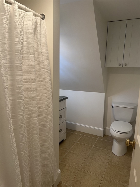 Weston, Massachusetts 02493, United States, 2 Bedrooms Bedrooms, ,3 BathroomsBathrooms,Residential,Active,173140