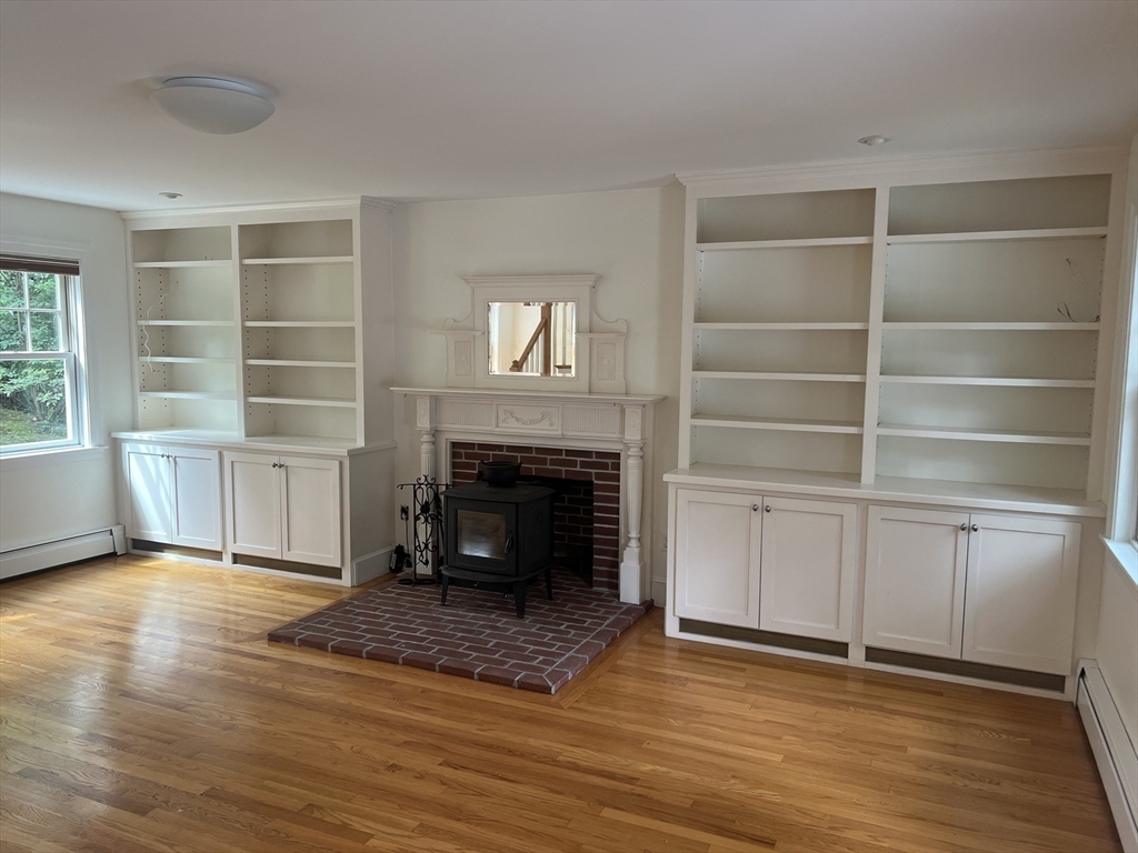 Weston, Massachusetts 02493, United States, 2 Bedrooms Bedrooms, ,3 BathroomsBathrooms,Residential,Active,173140