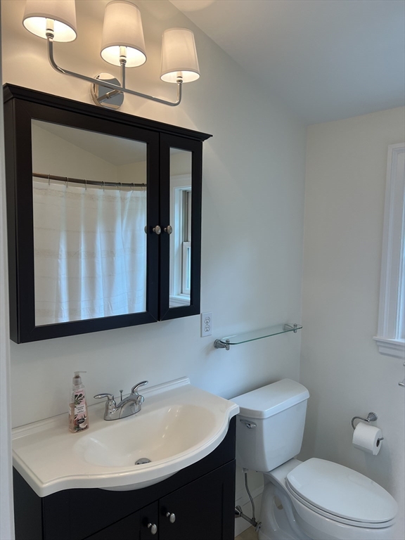 Weston, Massachusetts 02493, United States, 2 Bedrooms Bedrooms, ,3 BathroomsBathrooms,Residential,Active,173140