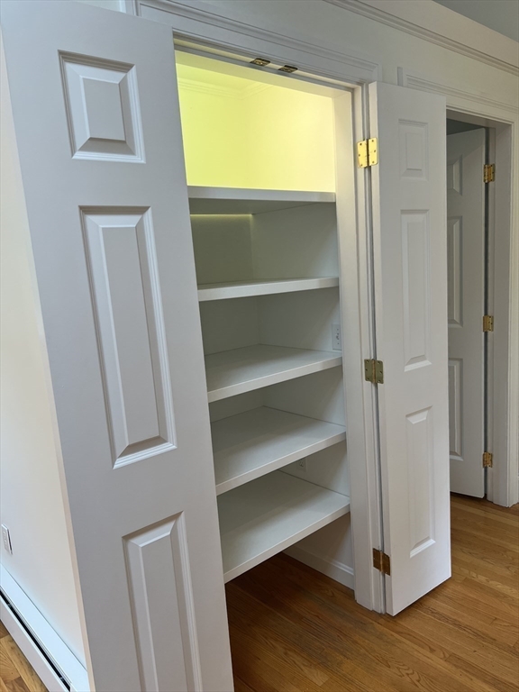 Weston, Massachusetts 02493, United States, 2 Bedrooms Bedrooms, ,3 BathroomsBathrooms,Residential,Active,173140