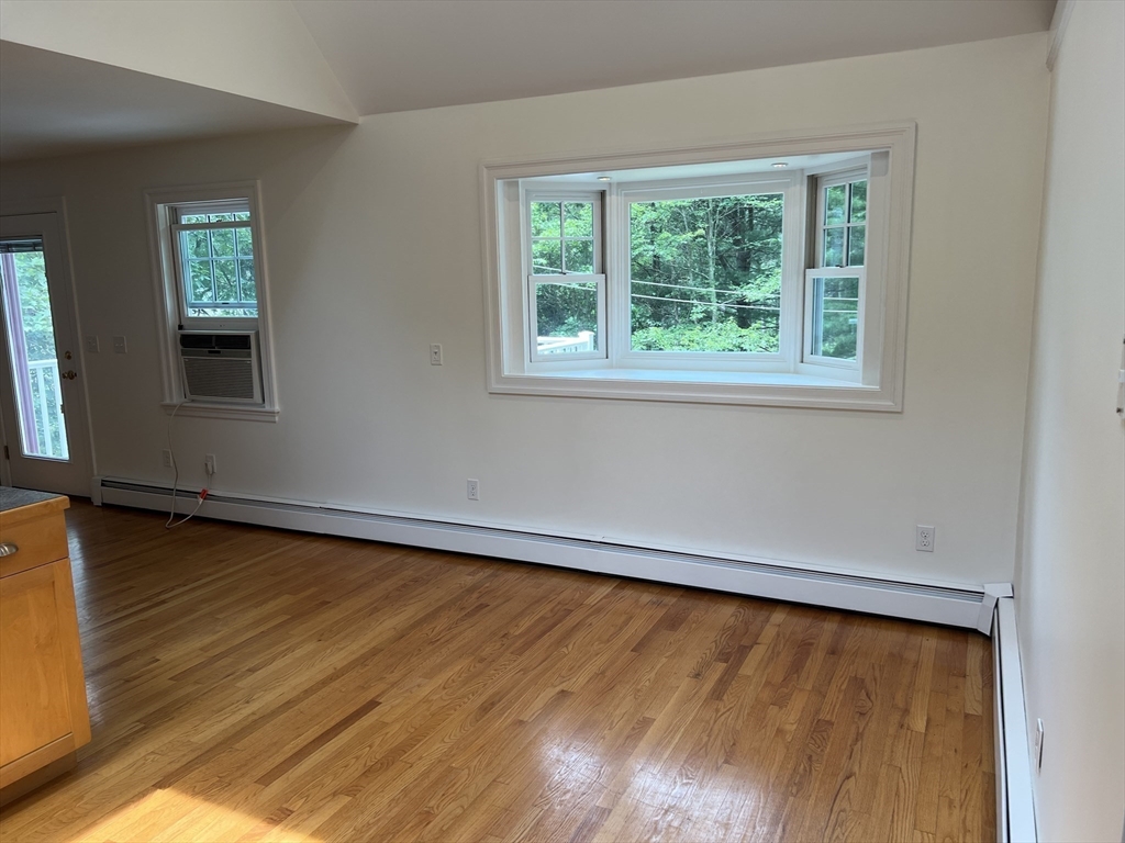 Weston, Massachusetts 02493, United States, 2 Bedrooms Bedrooms, ,3 BathroomsBathrooms,Residential,Active,173140