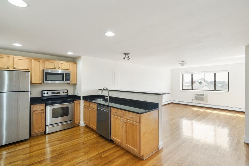 44 Lafayette Ave. 308