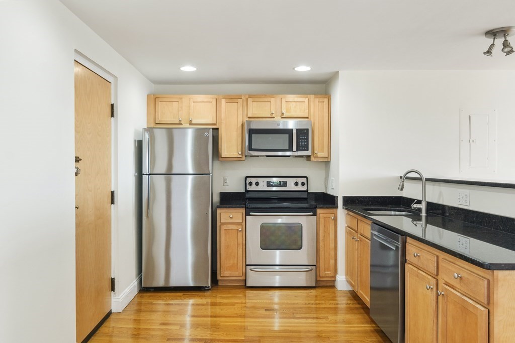 44 Lafayette Ave. 308