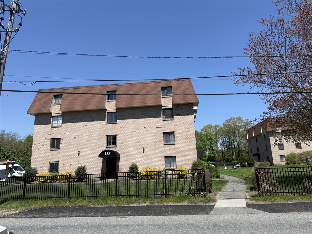 135 Grove St 112