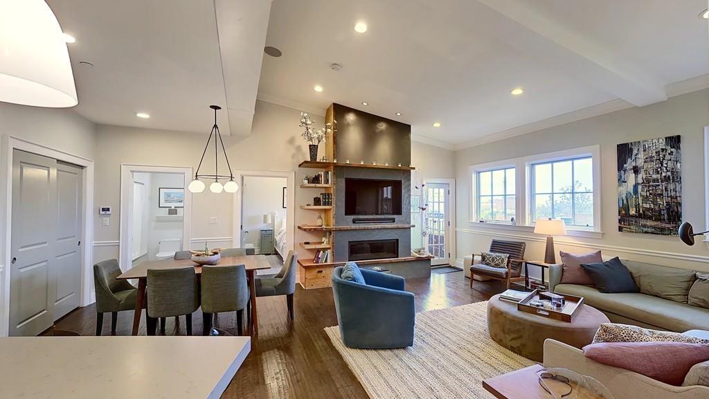 616 East Fourth Street 404