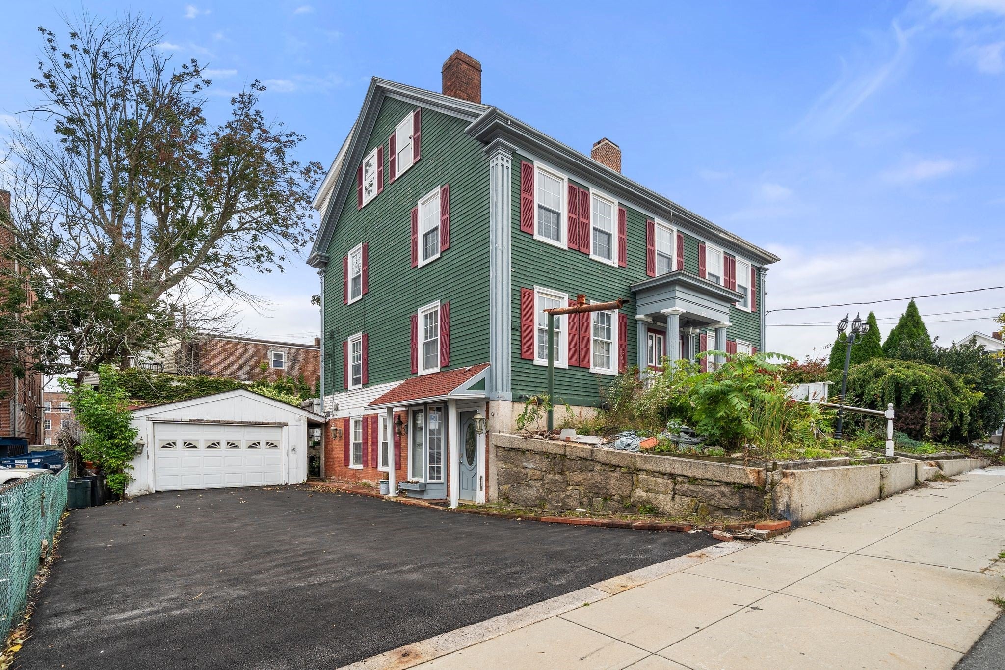 270 Bank St