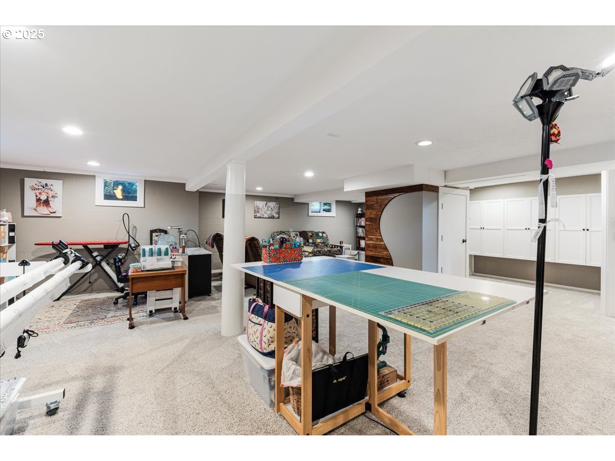 Oregon City, Oregon 97045, United States, 4 Bedrooms Bedrooms, ,3 BathroomsBathrooms,Residential,Active,169536