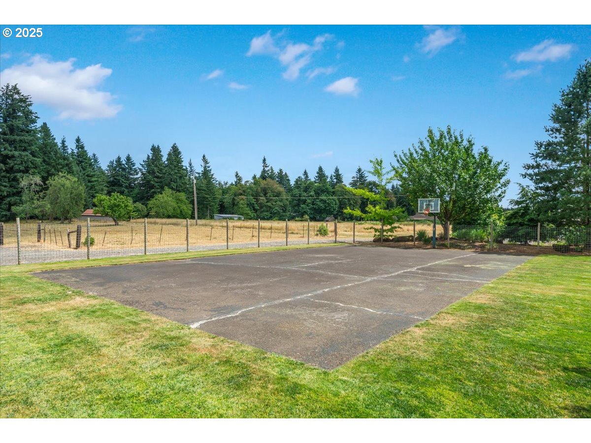 Oregon City, Oregon 97045, United States, 4 Bedrooms Bedrooms, ,3 BathroomsBathrooms,Residential,Active,169536