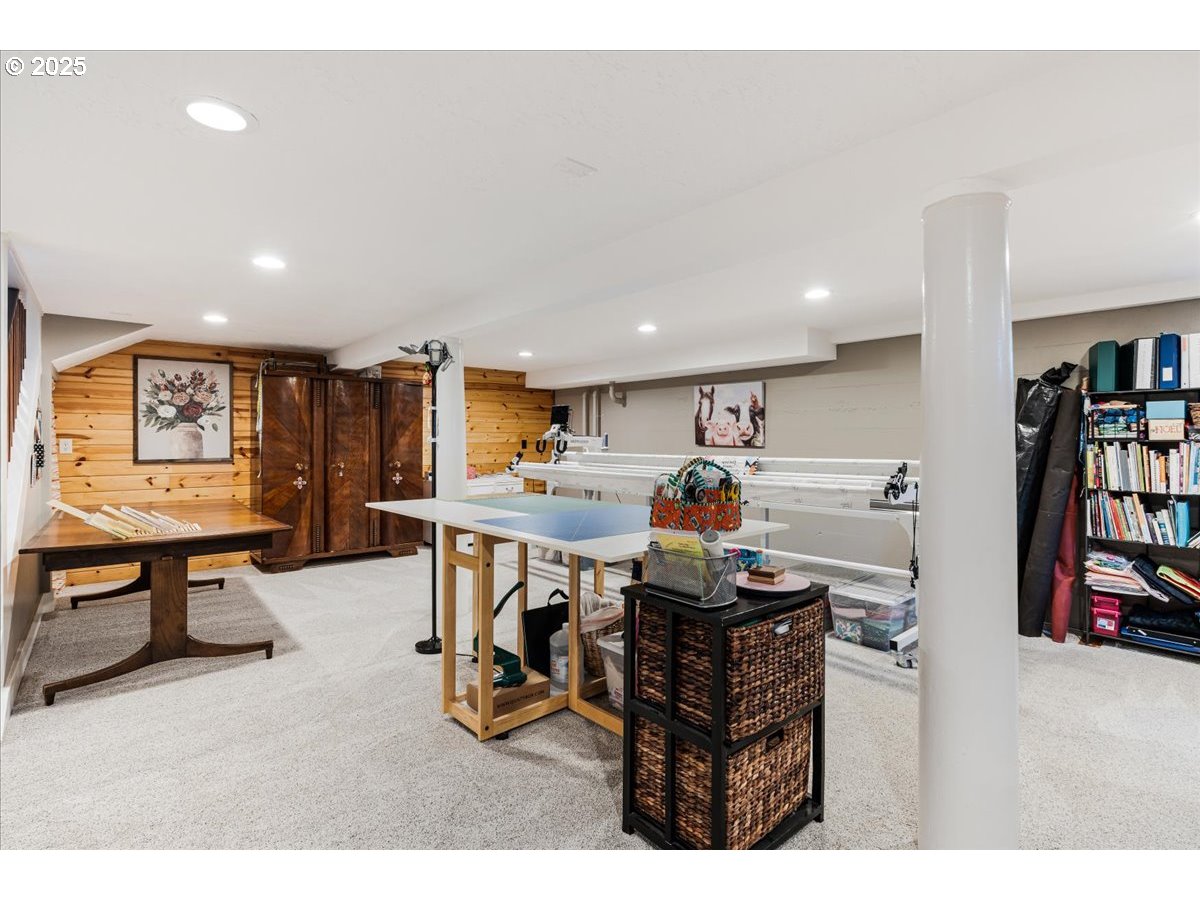 Oregon City, Oregon 97045, United States, 4 Bedrooms Bedrooms, ,3 BathroomsBathrooms,Residential,Active,169536