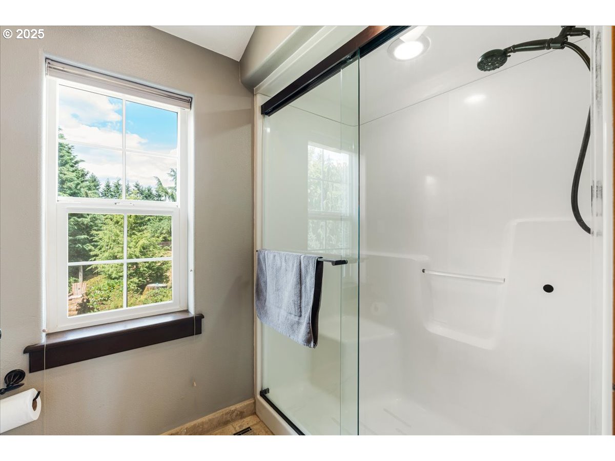 Oregon City, Oregon 97045, United States, 4 Bedrooms Bedrooms, ,3 BathroomsBathrooms,Residential,Active,169536