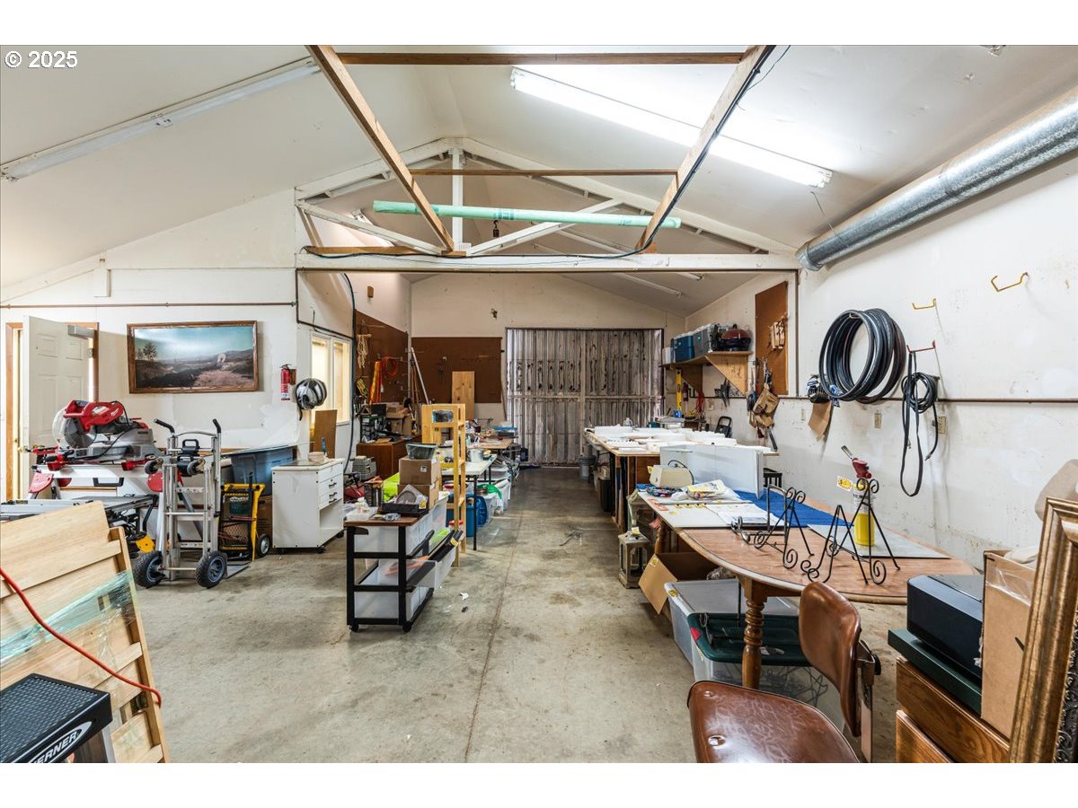 Oregon City, Oregon 97045, United States, 4 Bedrooms Bedrooms, ,3 BathroomsBathrooms,Residential,Active,169536