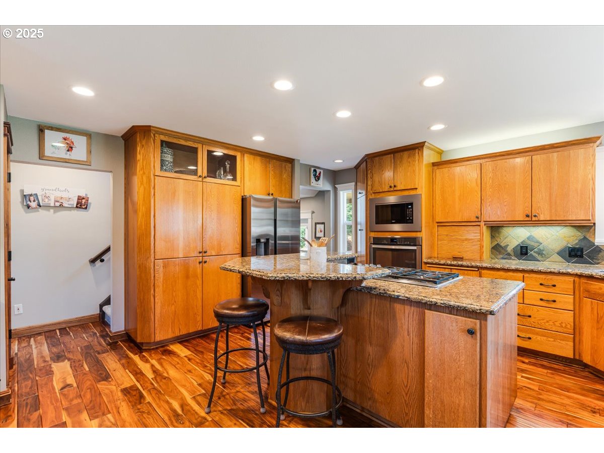 Oregon City, Oregon 97045, United States, 4 Bedrooms Bedrooms, ,3 BathroomsBathrooms,Residential,Active,169536