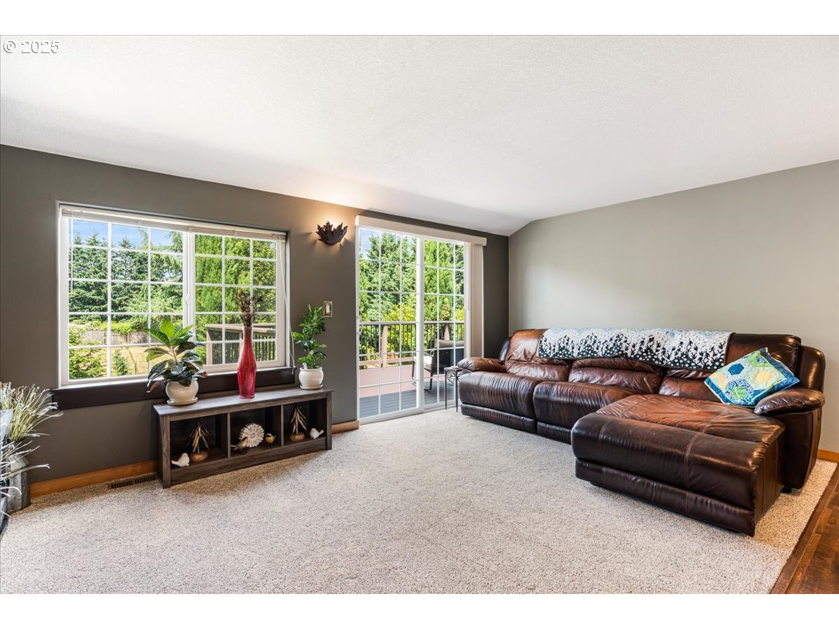 Oregon City, Oregon 97045, United States, 4 Bedrooms Bedrooms, ,3 BathroomsBathrooms,Residential,Active,169536